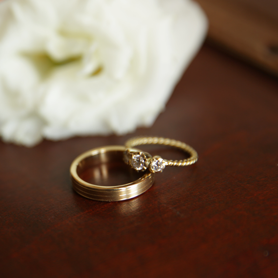 DIAMONDS AND 18 CT GOLD TRILOGY RING
