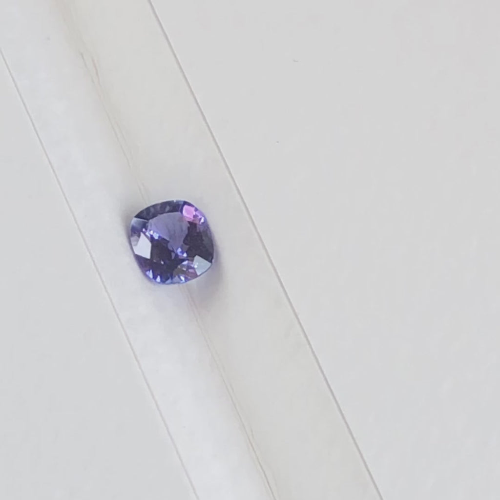 Tanzanite taille coussin carré, magnifique pierre bleu violette de Tanzanie
