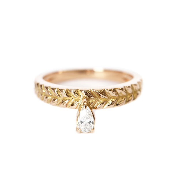 JOSEPHINE PEAR AND 18 CT GOLD DIAMONDS SOLITAIRE RING