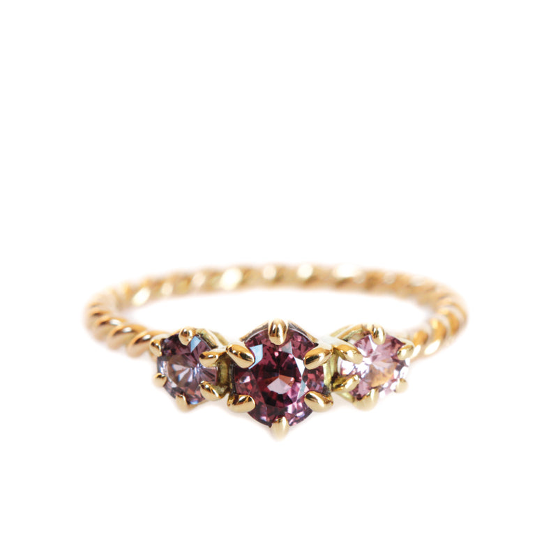 TRILOGY RING SIZE 52 PINK SAPPHIRES AND 18 CT GOLD